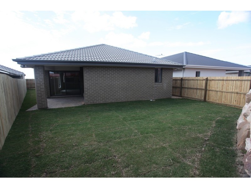 5 Williams Crescent, North Lakes QLD 4509
