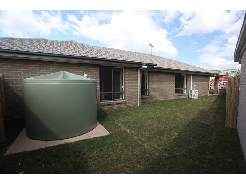 5 Williams Crescent, North Lakes QLD 4509