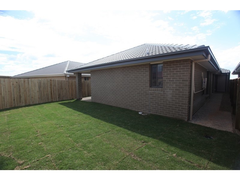 5 Williams Crescent, North Lakes QLD 4509