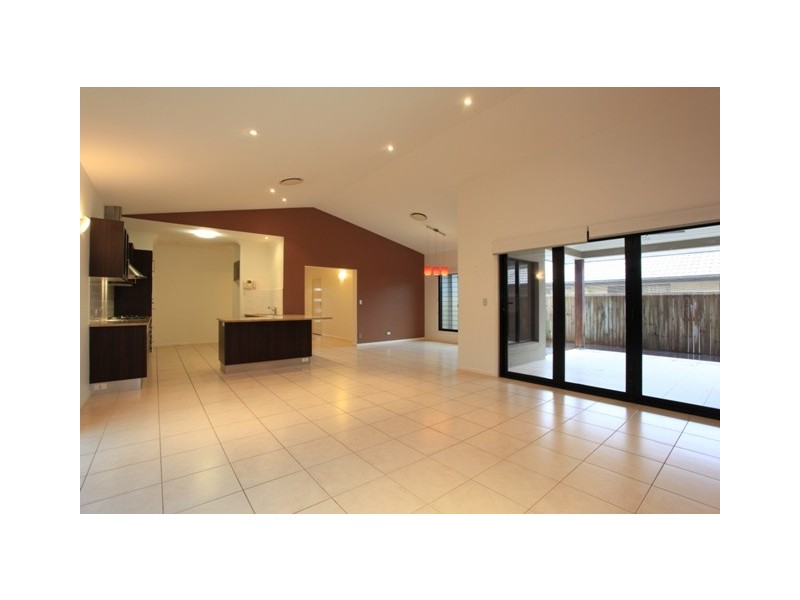 6 Brookfield Street, North Lakes QLD 4509