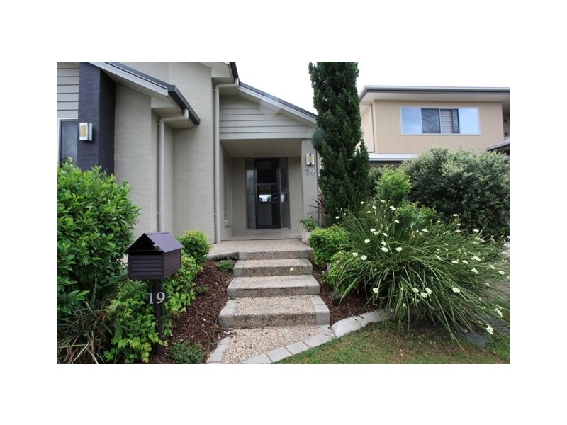 19 Whitebeech Court, North Lakes QLD 4509