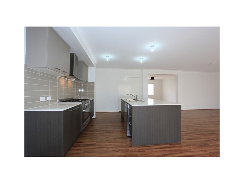 128 Mackintosh Drive, North Lakes QLD 4509