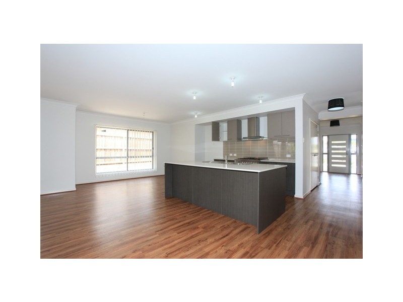 128 Mackintosh Drive, North Lakes QLD 4509