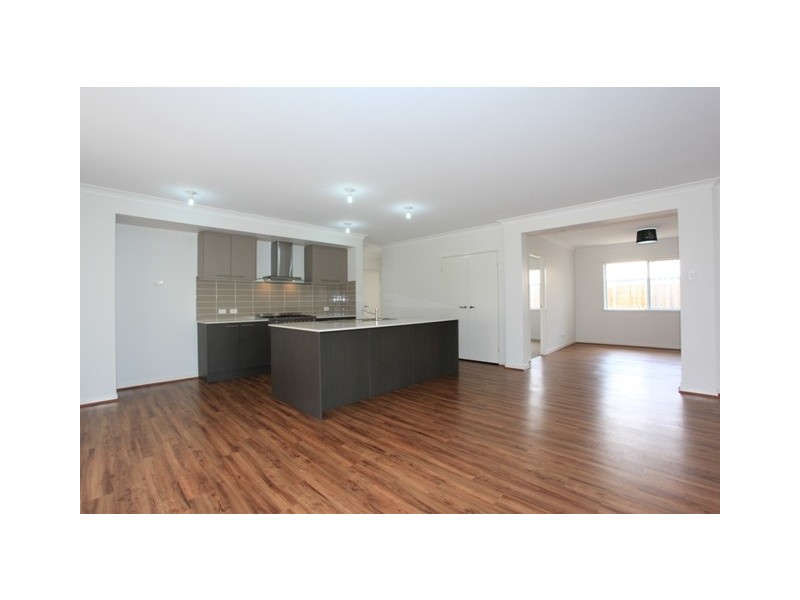 128 Mackintosh Drive, North Lakes QLD 4509