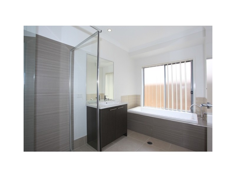 128 Mackintosh Drive, North Lakes QLD 4509