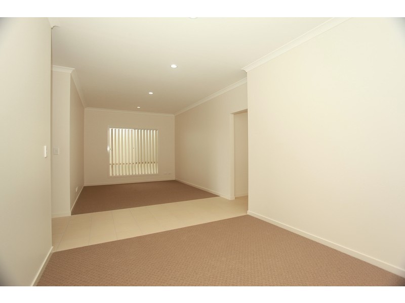 76 Nicklaus Parade, North Lakes QLD 4509