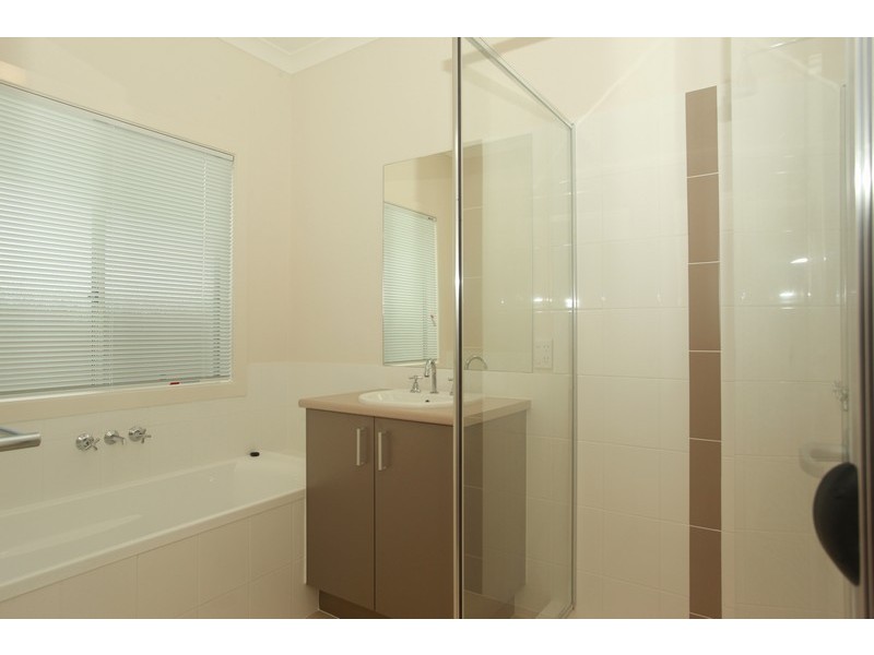 76 Nicklaus Parade, North Lakes QLD 4509