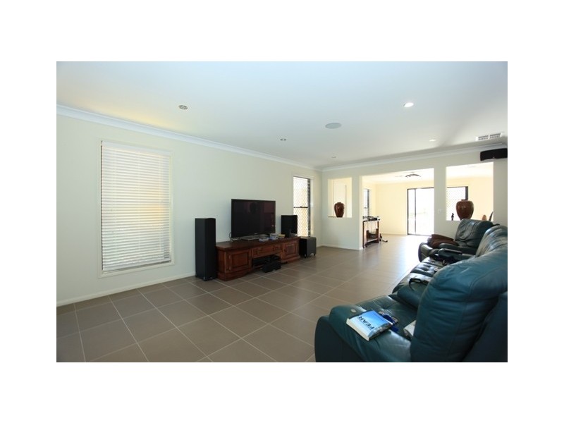 18 Bonnet Parade, Mango Hill QLD 4509