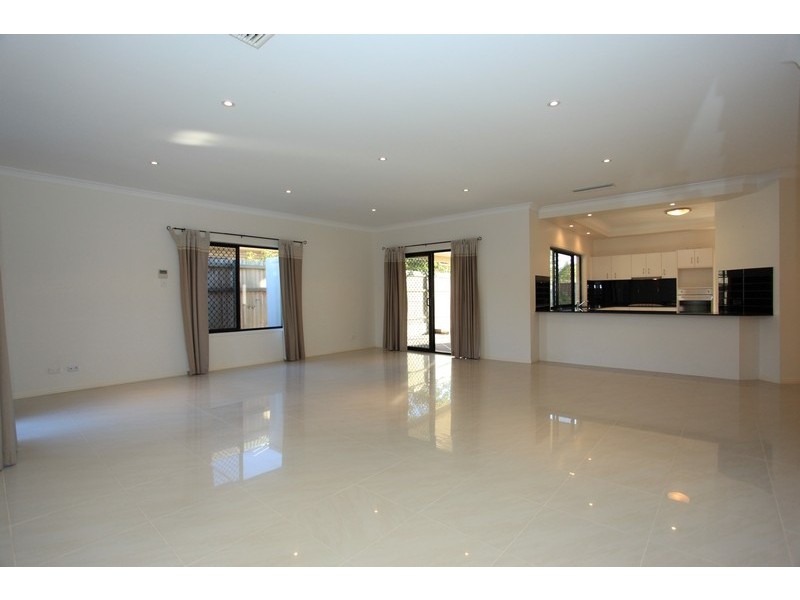 2 Redcedar Street, North Lakes QLD 4509