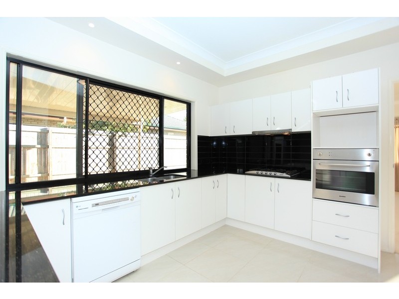 2 Redcedar Street, North Lakes QLD 4509