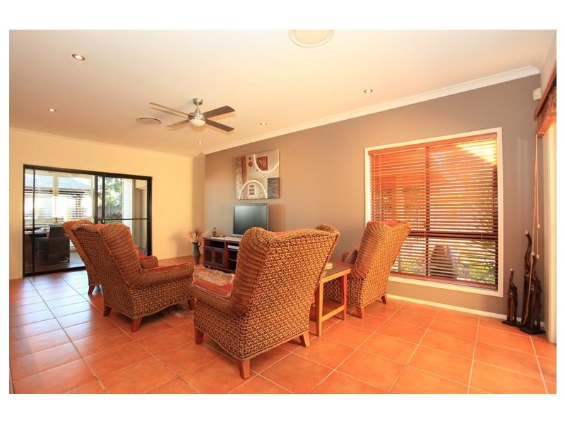 6 Lochside Drive, North Lakes QLD 4509