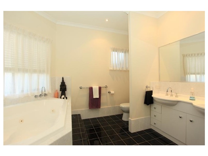 6 Lochside Drive, North Lakes QLD 4509