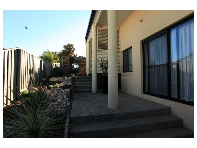 6 Lochside Drive, North Lakes QLD 4509