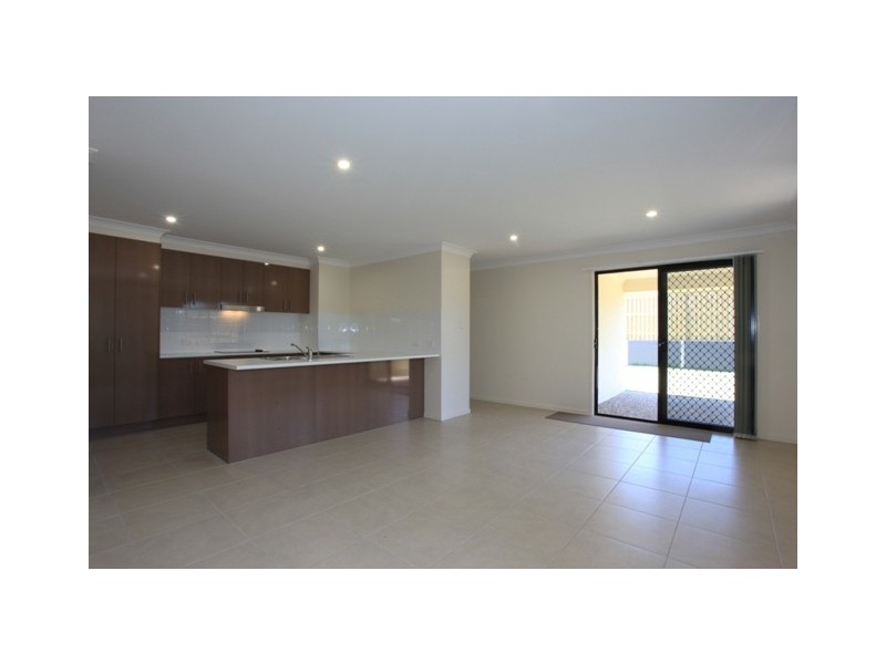 28 Lorikeet Parade ESSENCIA, Dakabin QLD 4503