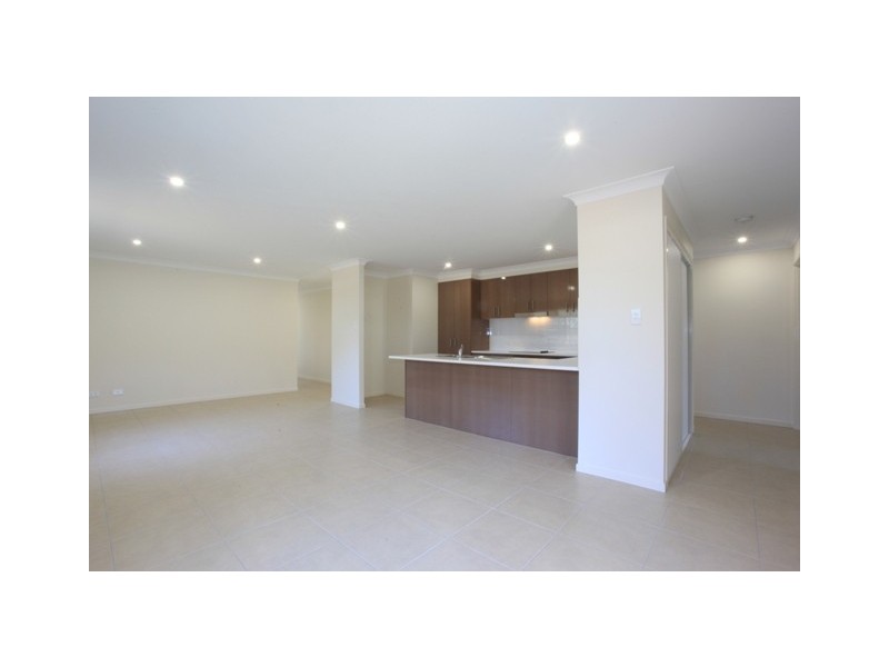 28 Lorikeet Parade ESSENCIA, Dakabin QLD 4503