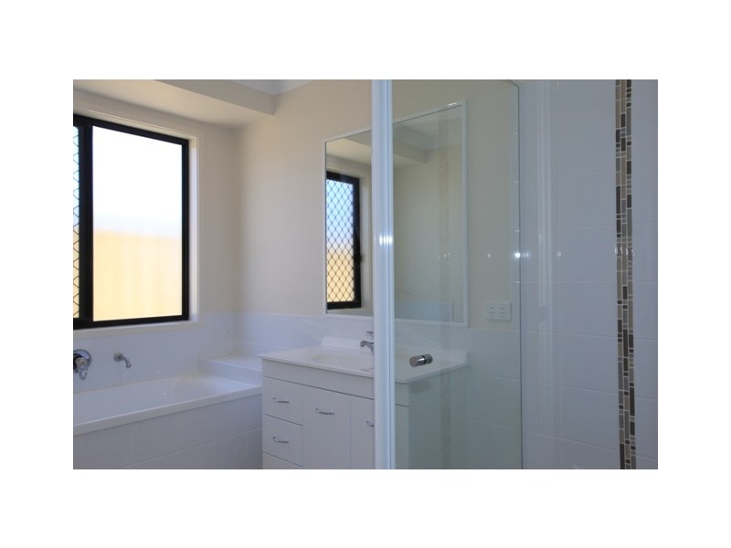 28 Lorikeet Parade ESSENCIA, Dakabin QLD 4503