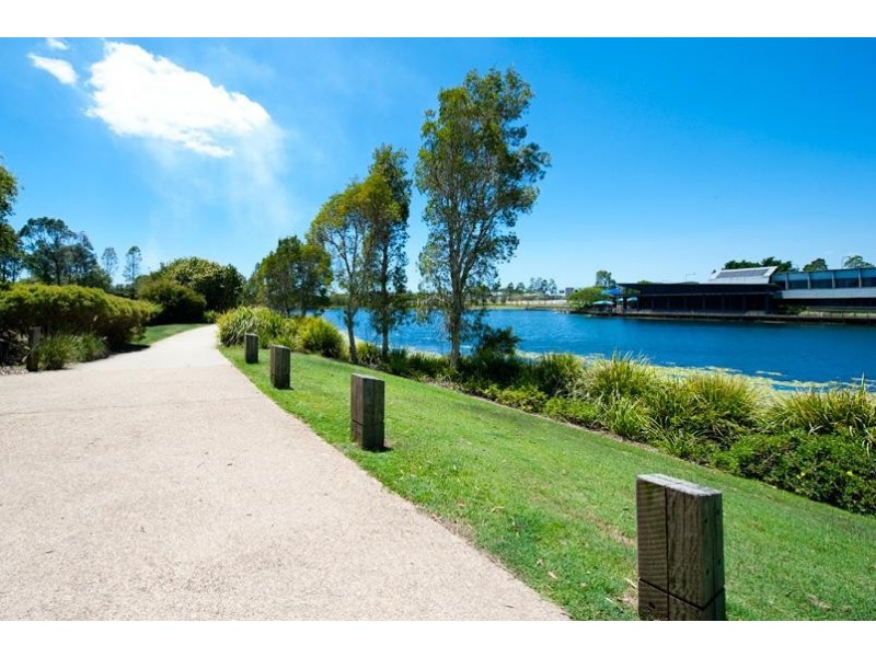 12 Lochside Drive, North Lakes QLD 4509