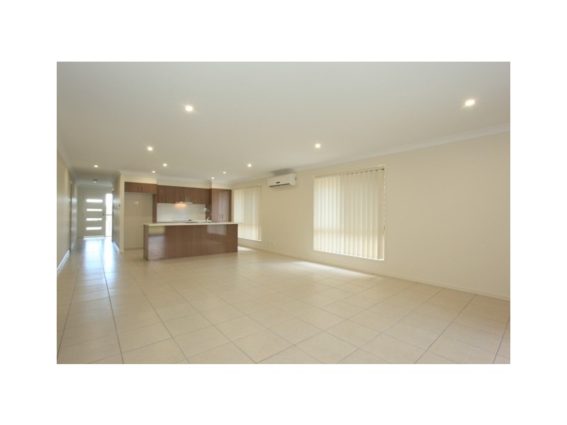 25 Dunes Crescent, North Lakes QLD 4509