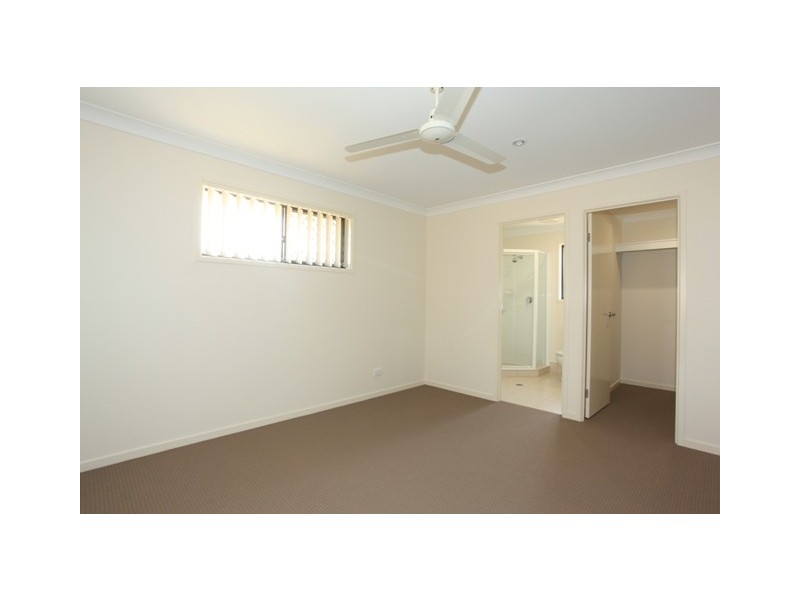 25 Dunes Crescent, North Lakes QLD 4509