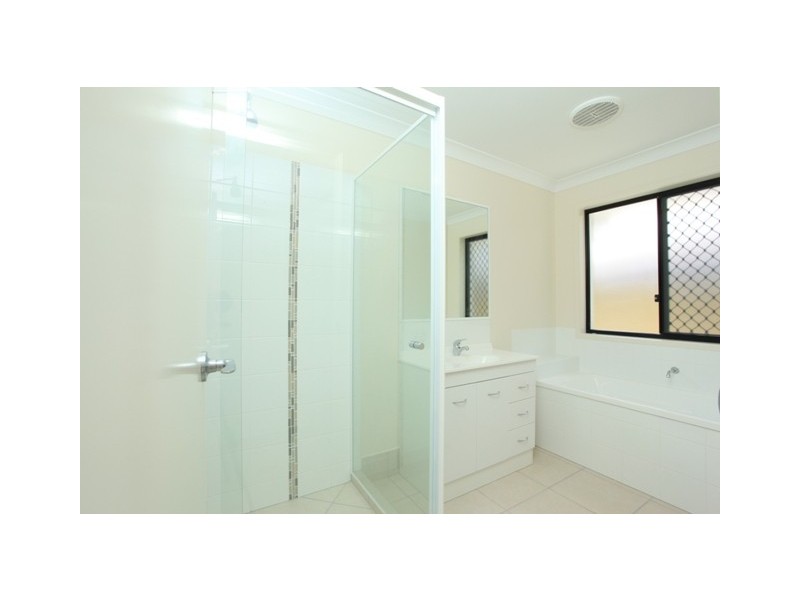 25 Dunes Crescent, North Lakes QLD 4509