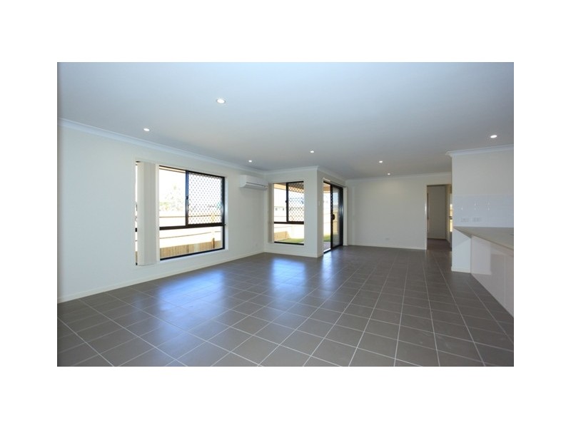 152 Nicklaus Parade, North Lakes QLD 4509