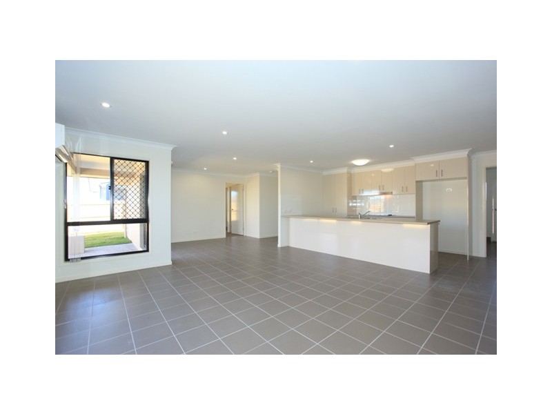 152 Nicklaus Parade, North Lakes QLD 4509