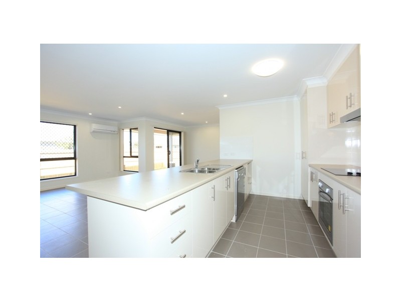 152 Nicklaus Parade, North Lakes QLD 4509