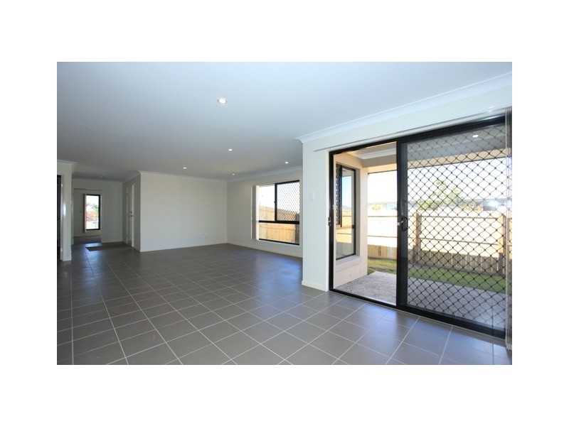 152 Nicklaus Parade, North Lakes QLD 4509