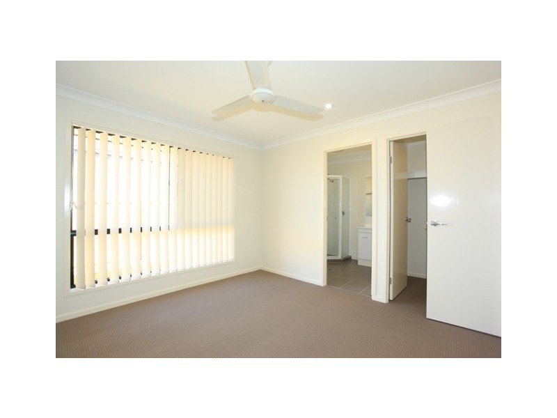 152 Nicklaus Parade, North Lakes QLD 4509