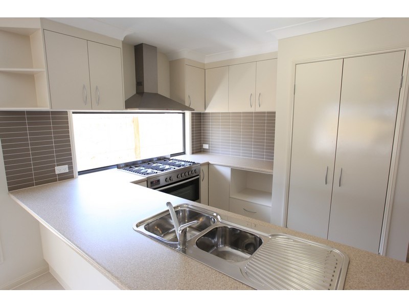 4 Edward Close, North Lakes QLD 4509