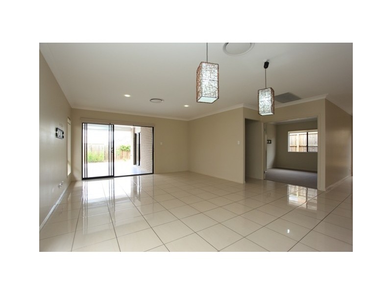 130 Mackintosh Drive, North Lakes QLD 4509