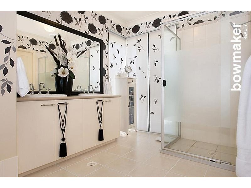 8 Dotterel Crescent, North Lakes QLD 4509