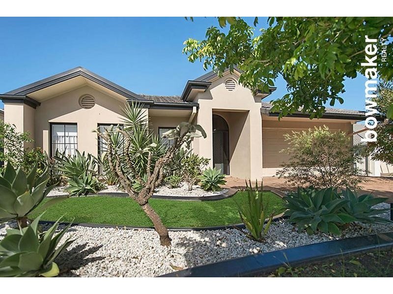 8 Dotterel Crescent, North Lakes QLD 4509