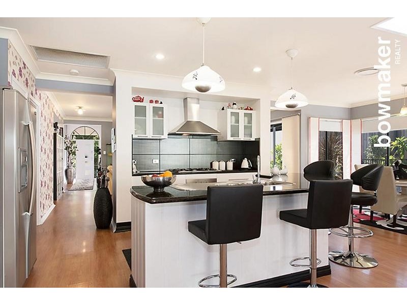 8 Dotterel Crescent, North Lakes QLD 4509