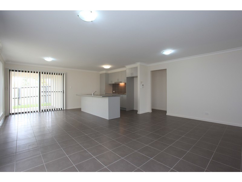 10 Dunes Crescent, North Lakes QLD 4509