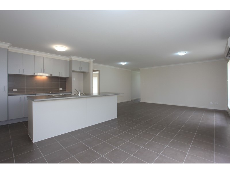 10 Dunes Crescent, North Lakes QLD 4509