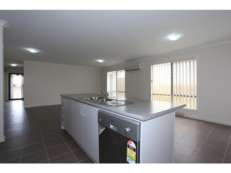 10 Dunes Crescent, North Lakes QLD 4509