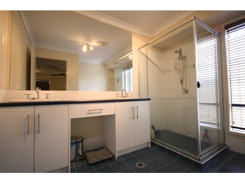 40 Whitfield Crescent, North Lakes QLD 4509