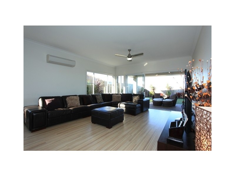 11 Chrysler Parade, North Lakes QLD 4509