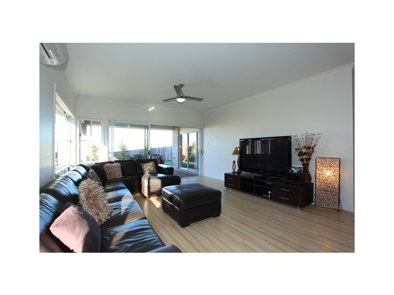 11 Chrysler Parade, North Lakes QLD 4509