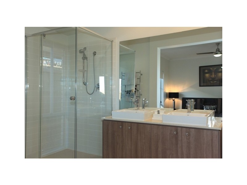 11 Chrysler Parade, North Lakes QLD 4509