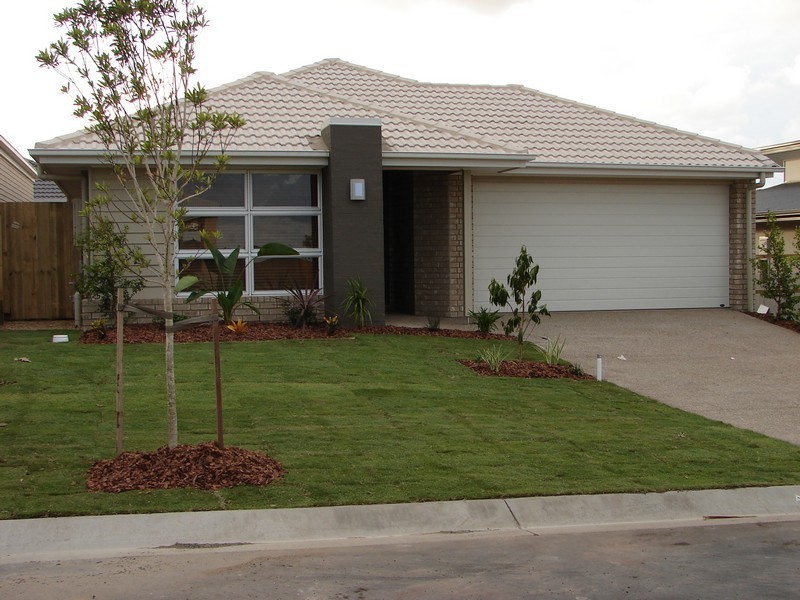 16 Chrysler Parade, North Lakes QLD 4509