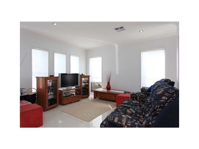 4 Crenshaw Street, North Lakes QLD 4509