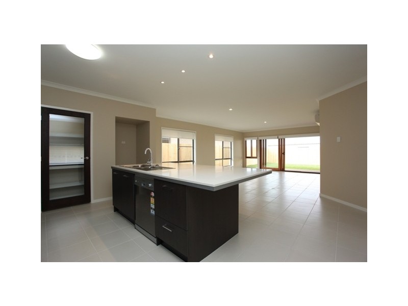 4 Wallarah Parade, North Lakes QLD 4509