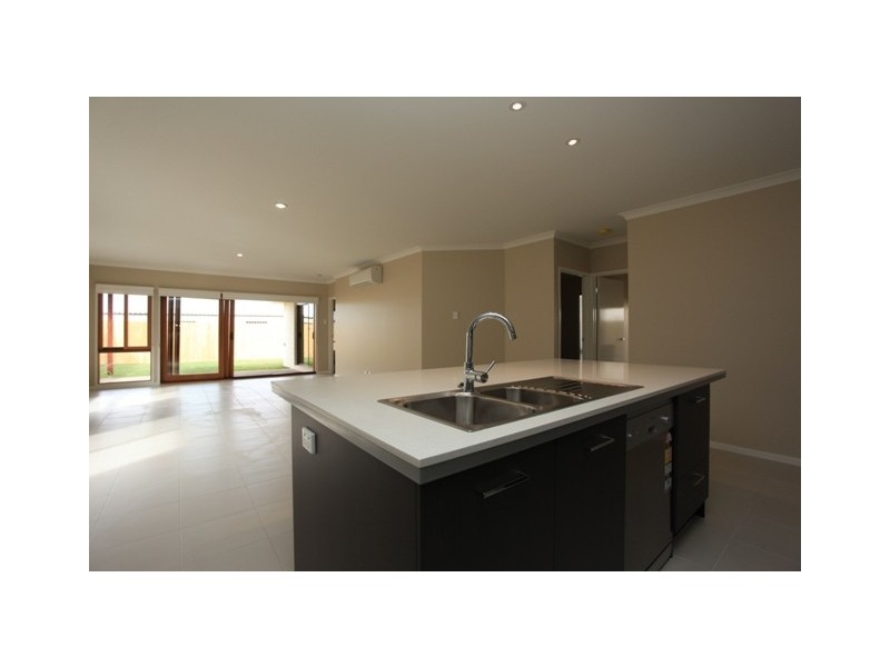 4 Wallarah Parade, North Lakes QLD 4509