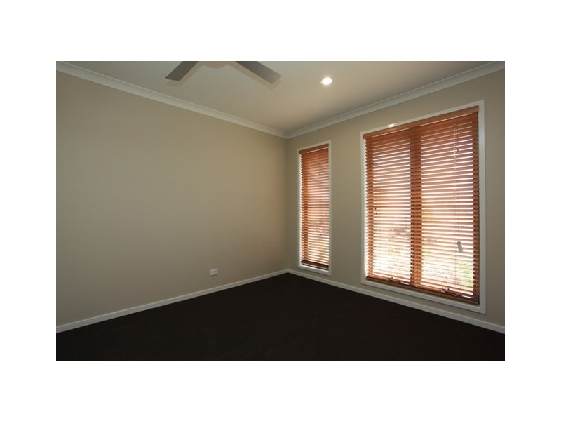 4 Wallarah Parade, North Lakes QLD 4509