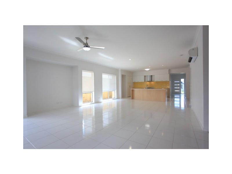 125 Mackintosh Drive, North Lakes QLD 4509