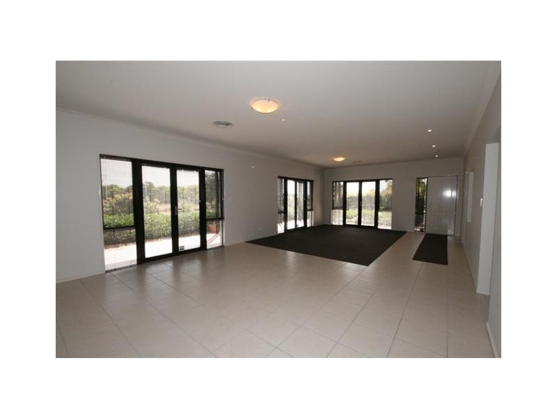 33 Dotterel Crescent, North Lakes QLD 4509