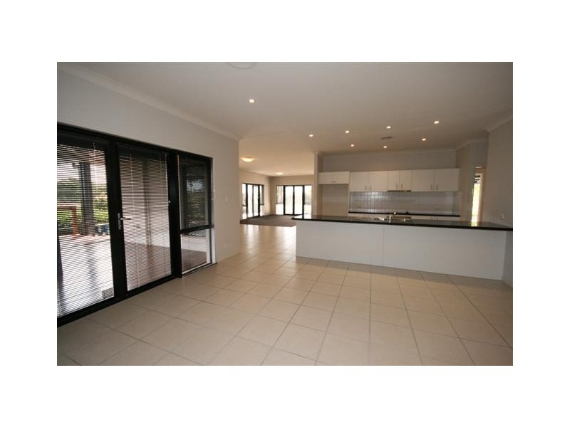 33 Dotterel Crescent, North Lakes QLD 4509