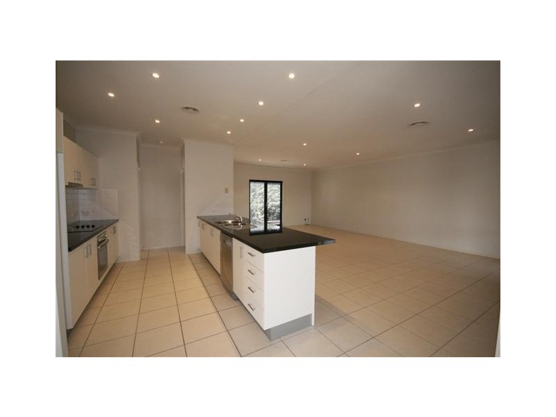 33 Dotterel Crescent, North Lakes QLD 4509